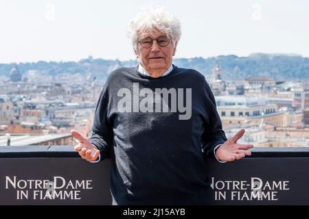 Rome, Italy. 22nd Mar, 2022. Director Jean-Jacques Annaud poses for photographers during ‘Notre-Dame in fiamme' photocall in Rome. Credit: SOPA Images Limited/Alamy Live News Stock Photo