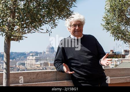 Rome, Italy. 22nd Mar, 2022. Director Jean-Jacques Annaud poses for photographers during ‘Notre-Dame in fiamme' photocall in Rome. (Photo by Stefano Costantino/SOPA Images/Sipa USA) Credit: Sipa USA/Alamy Live News Stock Photo