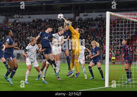 From left: Marie Antoinette KATOTO (PSG), Hanna GLAS (FCB), Elisa DE ALMEIDA (PSG), Lea SCHUELLER (FCB), Amanda ILESTEDT (PSG), goal woman Barbora VOTIKOVA (PSG), action, penalty area scene. FC Bayern Munich - Paris Saint-Germain 1-2 Soccer Women's Champions League, Quarterfinals on March 22nd, 2022, Football Arena Munich. DFL REGULATIONS PROHIBIT ANY USE OF PHOTOGRAPHS AS IMAGE SEQUENCES AND/OR QUASI-VIDEO. Stock Photo