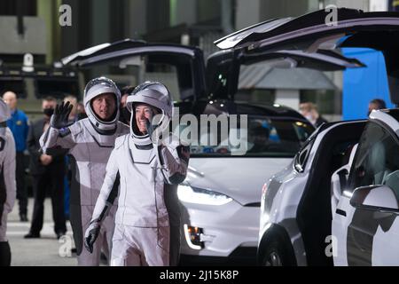 NASA astronauts Shane Kimbrough, left, and Megan McArthur, right wave farewell, as they prepare to depart the Neil  A. Armstrong Operations and Checkout Building for Launch Complex 39A to board the SpaceX Crew Dragon spacecraft for the Crew-2 mission launch with crew mates ESA (European Space Agency) astronaut Thomas Pesquet, and Japan Aerospace Exploration Agency (JAXA) astronaut Akihiko Hoshide, Friday, April 23, 2021, at NASA’s Kennedy Space Center in Florida. NASA’s SpaceX Crew-2 mission is the second crew rotation mission of the SpaceX Crew Dragon spacecraft and Falcon 9 rocket to the Int Stock Photo