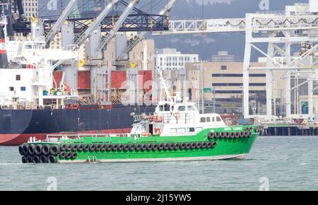 Oakland, CA - Feb 14, 2022: Passenger Vessel MISS TAMMY traveling through the Middle Harbor past the Port of Oakland. Stock Photo