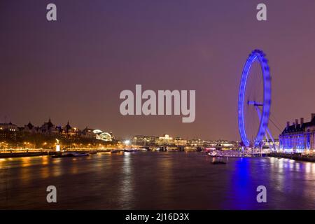 Blick von der Westminster Bridge nach Norden auf die City Stock Photo