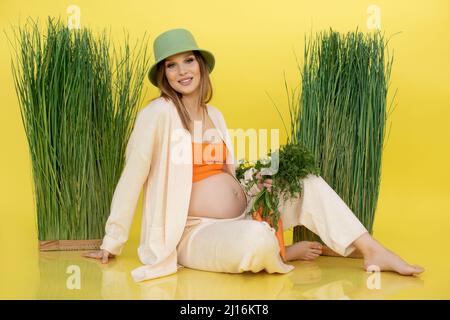 Beige discount cardigan pregnant