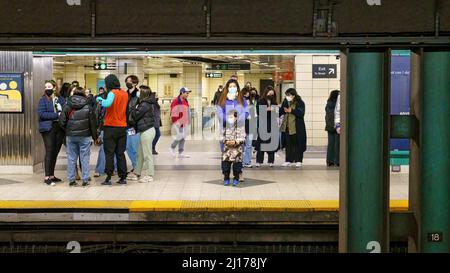 Group of people in the platform of Yonge Bloor Subway Station, Toronto, Canada Stock Photo