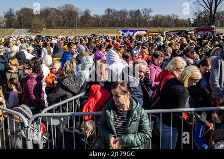 Warschau, Poland. 23rd Mar, 2022. People who have fled Ukraine wait at ...