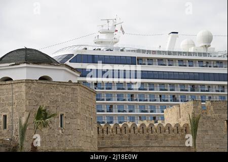 Tunis, Tunisia. 23rd Mar, 2022. Tunis, Tunisia March 23, 2022.The first cruise ship of the tourist season arrives at the port of La Goulette in Tunis from Europe, with more than 800 tourists on board, after a stopover recorded since 2019 due to the coronavirus pandemic. Covid-19.Tunisia plans to welcome a total of 38 cruise ships during the year 2022, recalling that in 2010, Tunisia welcomed more than one million cruise tourists. photo by Hamza Cristou. (Credit Image: © Chokri Mahjoub/ZUMA Press Wire) Stock Photo