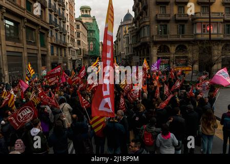 Barcelona, Spain. 23rd Mar, 2022. Unionists with their waving flags march through Barcelona to protest over the price hikes in the fuel and gas sector in conjunction with the Russian attack in Ukraine. Credit: Matthias Oesterle/Alamy Live News Stock Photo