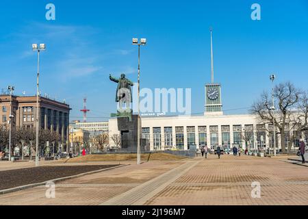 03/22/2022 13:35 pm Russia St. Petersburg Lenin Square near the Finland Station. Monument to Communist leader Vladimir Lenin, founder of the Revolutio Stock Photo