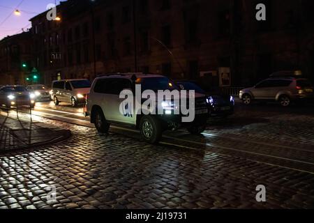 Lviv, Ukraine. 23rd Mar, 2022. A marked UN vehicle illuminated by traffic at night. (Photo by Ty O'Neil/SOPA Images/Sipa USA) Credit: Sipa USA/Alamy Live News Stock Photo