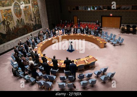 New York, United States. 23rd Mar, 2022. Members of SC stand to pay respect to Madeleine Albright, former U.S. Secretary of State and Permanent Representative of the USA to the UN who passed away before Security Council meeting at UN Headquarters. (Photo by Lev Radin/Pacific Press) Credit: Pacific Press Media Production Corp./Alamy Live News Stock Photo