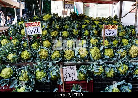 Romanesco, Ballaro market, oldest street market in Palermo, Albergheria district, Palermo, Sicily, Italy Stock Photo