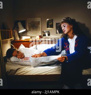 Randale, ZDF Fernsehfilm, 1982, Regie: Manfred Purzer, Szene mit Nadja Palmers und Jocelyne Boisseau. Randale, TV film, 1982, directed by Manfred Purzer, scene with Nadja Palmers and Jocelyne Boisseau Stock Photo