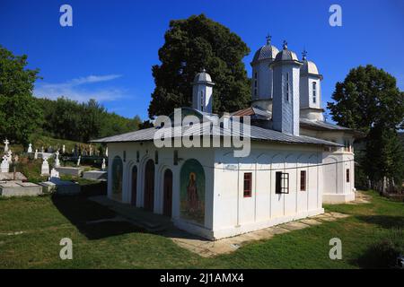 Kirche Biserica Parohiala bei Vranesti, Walachei, Rumänien  /  Church Biserica Parohiala near Vranesti, Wallachia, Romania (Aufnahmedatum kann abweich Stock Photo