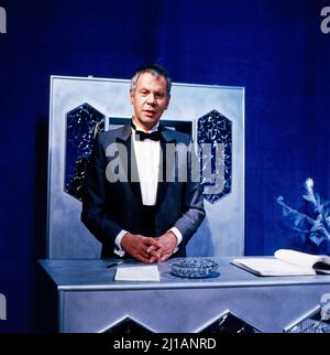 Ein Abend im blauen Salon, Magiergala und Unterhaltungsreihe, Österreich 1982, Mitwirkende: Peter Lodynski Stock Photo