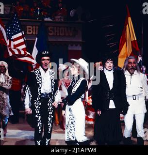 Erkennen Sie die Melodie, ZDF Quizsendung, Kandidaten raten Lieder und Melodien aus Oper, Operette und Musical, 1974, im Bild: Szene aus der Buffalo Bill Show. Erkennen Sie die Melodie, TV quiz show, Candidates guess songs and melodies from opera, operetta and musical, 1974, on the photo: scene from the Buffalo Bill Show Stock Photo