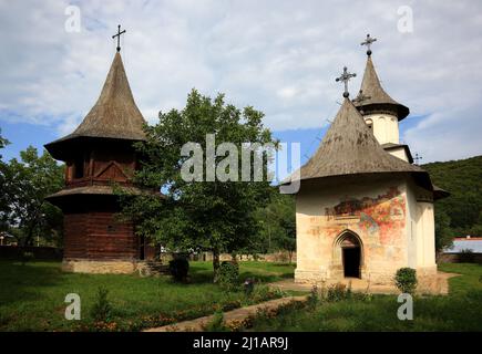 Moldauklöster, Rumänien, Die 1487 erbaute Heiligkreuzkirche von Patrauti bei Suceava ist die kleinste Kirche Stephans des Großen  /  the church of Pat Stock Photo