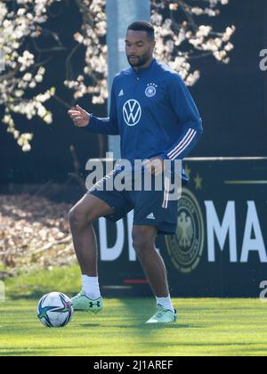 Frankfurt, Deutschland. 23rd Mar, 2022. firo: 03/23/2022 Fuvuball, soccer, national team, training, Germany DFB picture: v. left Jonathan Tah (Bayer Leverkusen) Credit: dpa/Alamy Live News Stock Photo