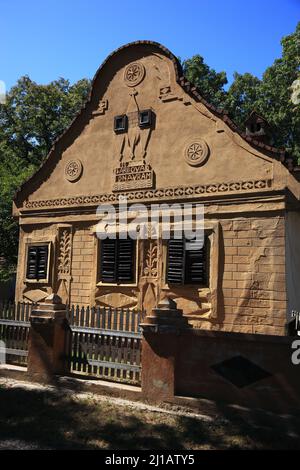 Das Muzeul Satului, Dorfmuseum, ist ein Freilichtmuseum in Bukarest, hier Haus aus Gospodaria Sarbova, Landkreis Timis, 1821  /  The Muzeul Satului, v Stock Photo