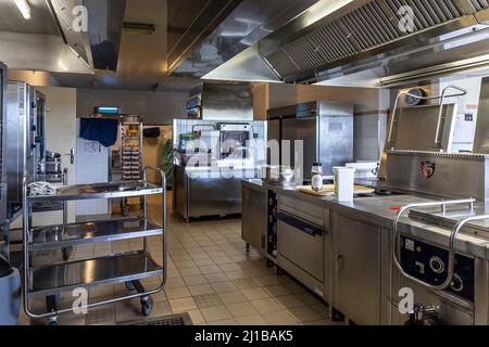 KITCHEN AND FOOD SERVICE, SECONDARY SCHOOL OF RUGLES, EURE, NORMANDY, FRANCE Stock Photo