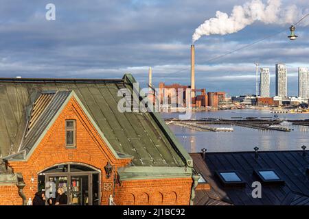 BOND AGENCY IN FRONT OF THE COAL-POWERED ELECTRIC PLANT OF HANASAARI, MODERN HIGH-RISE UNDER CONSTRUCTION IN THE BACKGROUND, HELSINKI, FINLAND, EUROPE Stock Photo