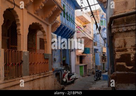 Jodhpur, Rajasthan, India - October 21st, 2019 : Traditional colorful houses. Blue is symbolic for Hindu Brahmins, being upper caste. Stock Photo