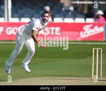 Chelmsford, UK. 24th Mar, 2022. CHELMSFORD ENGLAND - MARCH 24 : Essex's Shane Snater in bowling action during an Essex CCC Intra-Squad Friendly match at The Cloud County Ground at Chelmsford on 24th March 2022 Credit: Action Foto Sport/Alamy Live News Stock Photo