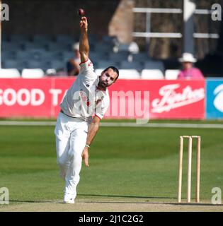 Chelmsford, UK. 24th Mar, 2022. CHELMSFORD ENGLAND - MARCH 24 : Essex's Shane Snater in bowling action during an Essex CCC Intra-Squad Friendly match at The Cloud County Ground at Chelmsford on 24th March 2022 Credit: Action Foto Sport/Alamy Live News Stock Photo