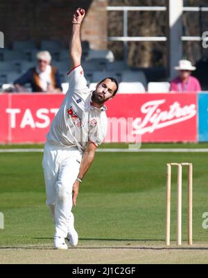 Chelmsford, UK. 24th Mar, 2022. CHELMSFORD ENGLAND - MARCH 24 : Essex's Shane Snater in bowling action during an Essex CCC Intra-Squad Friendly match at The Cloud County Ground at Chelmsford on 24th March 2022 Credit: Action Foto Sport/Alamy Live News Stock Photo