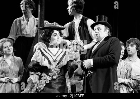 Eleanor Bron (Countess of Chell), John Savident (Mr Duncalf) in THE CARD at the Queen’s Theatre, London W1  24/07/1973  music & lyrics: Tony Hatch & Jackie Trent  book: Keith Waterhouse & Willis Hall  after the novel by Arnold Bennett  design: Malcolm Pride  musical staging & choreography: Gillian Lynne  director: Val May Stock Photo