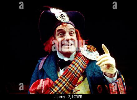 Jimmy Logan (Harry Lauder) in LAUDER! at the MacRobert Arts Centre, Stirling, Scotland  06/09/1976  devised & created by Jimmy Logan  set design: Martin Johns  costumes: Priscilla Truett  lighting: Andrew Bridge  musical staging: Irving Davies  director: Clive Perry Stock Photo