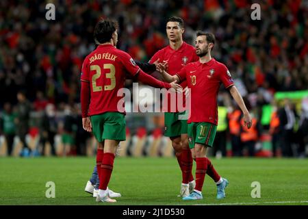 Porto, Portugal. 24th Mar, 2022. Portugal's forward Cristiano Ronaldo (C ) celebrates with Joao Felix (L) and Bernardo Silva at the end of the 2022 FIFA World Cup Qualifier knockout round play-off football match between Portugal and Turkey at the Dragao stadium in Porto, Portugal, on March 24, 2022. (Credit Image: © Pedro Fiuza/ZUMA Press Wire) Stock Photo