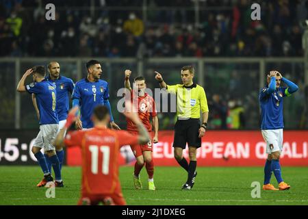 Jorginho Luiz Frello Filho (Italy)Lorenzo Pellegrini (Italy)Egzijan Alioski (North Macedonia)Marco Verratti (Italy) celebrates after scoring his team's first goalduring the Fifa 'World Cup 2022 Qatar Playedy-off match between Italy 0-1 North Macedonia at Renzo Barbera Stadium on March 24, 2022 in Palermo, Italy. Credit: Maurizio Borsari/AFLO/Alamy Live News Stock Photo