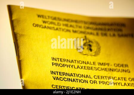 04.01.2022, Germany, Bremen, Bremen - Detailed view of the WHO vaccination card, in which the Corona vaccinations are also entered. 00A220104D424CAROE Stock Photo