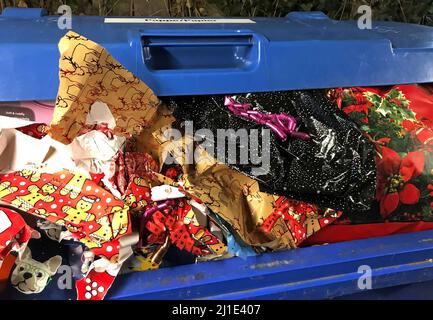 26.12.2021, Germany, , Berlin - Christmas wrapping paper two days after Christmas Eve in a full paper container. 00S211226D747CAROEX.JPG [MODEL RELEAS Stock Photo