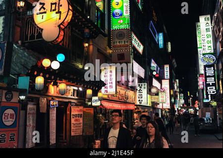 28.04.2013, South Korea, , Seoul - People strolling in the evening through neon-lit streets and alleys in the lively Insadong entertainment district w Stock Photo