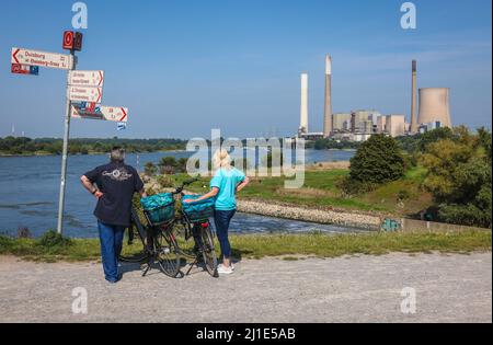 05.09.2021, Germany, North Rhine-Westphalia, Dinslaken - Emschermuendung into the Rhine. Cyclists take a break at the lookout point. On the right is t Stock Photo