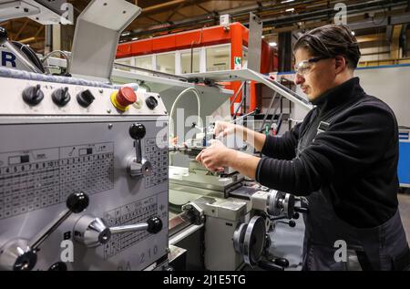 08.03.2022, Germany, North Rhine-Westphalia, Oberhausen - Trainees in metalworking professions. Apprentice at a machine tool in the MAN training cente Stock Photo