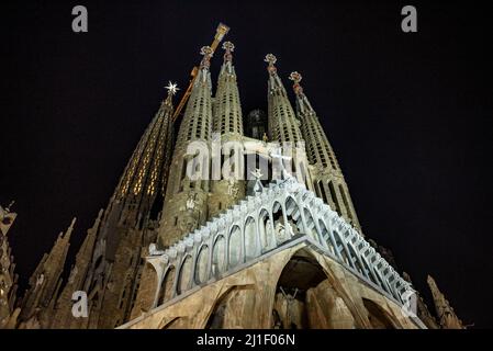 Passion Facade and the star of the Mary tower illuminated at night in the Sagrada Familia (Barcelona, Catalonia, Spain) ESP: Fachada de la Pasión Stock Photo