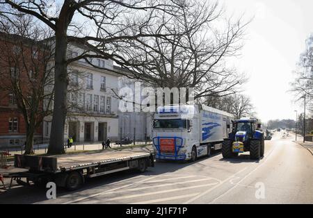 Kiel, Germany. 25th Mar, 2022. Trucks and tractors stand in front of the state parliament building during a protest against high fuel prices during a state parliament session. The demonstration with numerous vehicles led to traffic obstructions in Kiel. Credit: Christian Charisius/dpa/Alamy Live News Stock Photo