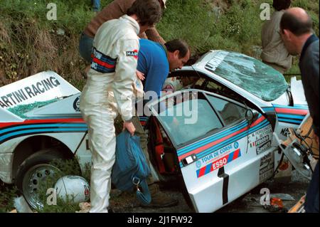 First aid for Attilio Bettega (ITA) Lancia Rally 037 GrB Martini Racing seriously injured Stock Photo