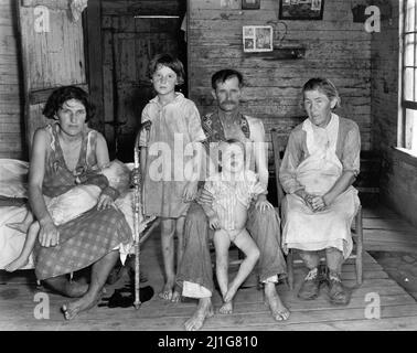 Alabama cotton farming in the Great Depression. Bud Fields and His Family, Hale County, Alabama by Walker Evans, 1936 Stock Photo