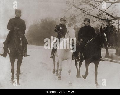 Vintage photo of French army general Paul Pau. 1916 Paul Marie Cesar Gerald Pau, (1848 – 1932) was a French soldier and general who served in the Fran Stock Photo