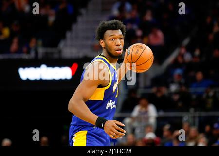 James Wiseman 33 dribbles the ball for the Santa Cruz Warriors