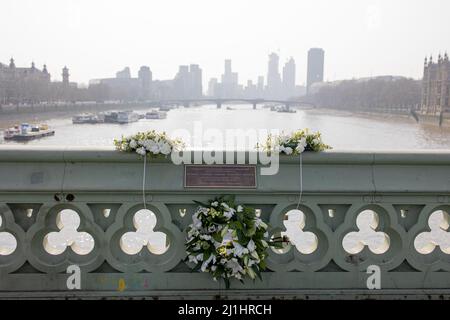 London, UK. 25th Mar, 2022. A memorial plaque is installed by the UK government on Westminster bridge on the 5th anniversary of the Westminster terrorist attack. Different memorial sites around Westminster are opened for the public to pay tributes to all the victims and injured in the Westminster attack at 22nd March 2017. (Photo by Hesther Ng/SOPA Images/Sipa USA) Credit: Sipa USA/Alamy Live News Stock Photo