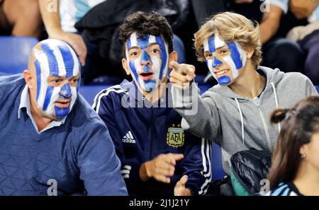 Buenos Aires, Argentina. 25th Mar, 2022. Soccer: World Cup qualifier South America, Argentina - Venezuela; Matchday 17 at Bombonera Stadium: Argentina fans watch the match. Credit: Gustavo Ortiz/dpa/Alamy Live News Stock Photo