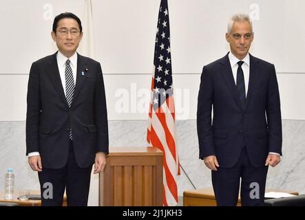 Hiroshima Japan 26th Mar 22 Japanese Prime Minister Fumio Kishida L And U S Ambassador To Japan Rahm Emanuel Prepare To Hold Talks At The Hiroshima Peace Memorial Museum On March 26 22