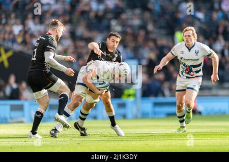 London, UK. 26th, Mar 2022. Fitz Harding of Bristol Bears (centre) is tackled during Gallagher Premiership Rugby - Saracens vs Bristol Bears at Tottenham Hotspur Stadium on Saturday, 26 March 2022. LONDON ENGLAND.  Credit: Taka G Wu/Alamy Live News