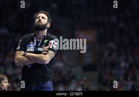 Magdeburg, Germany. 26th Mar, 2022. Handball: Bundesliga, SC Magdeburg - THW Kiel, Matchday 25, GETEC Arena The coach Bennet Wiegert stands on the sidelines. Credit: Ronny Hartmann/dpa/Alamy Live News Stock Photo