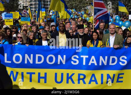 London, England, UK. 26th Mar, 2022. London mayor SADIQ KHAN and Labour MP DAVID LAMMY with protesters in Park Lane during the London Stands With Ukraine march. Thousands of people marched from Park Lane to Trafalgar Square in solidarity with Ukraine as Russia continues its attack. (Credit Image: © Vuk Valcic/ZUMA Press Wire) Stock Photo