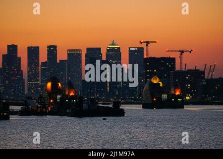 London, UK. 26th Mar, 2022. UK Weather: Sunset sky behind Canary Wharf skyscrapers. Credit: Marcin Rogozinski/Alamy Live News